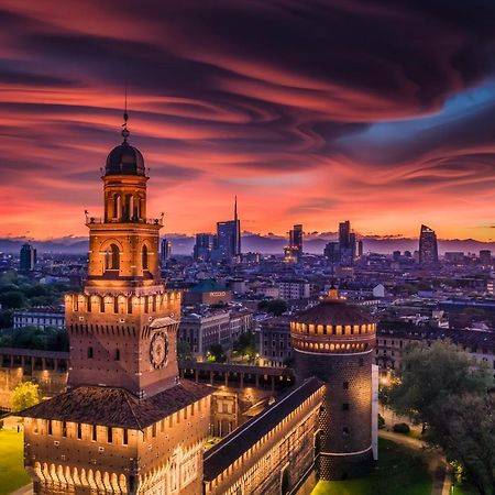 City Centre Apartment - 10 Minutes To Duomo - Free Wifi E Netflix ミラノ エクステリア 写真