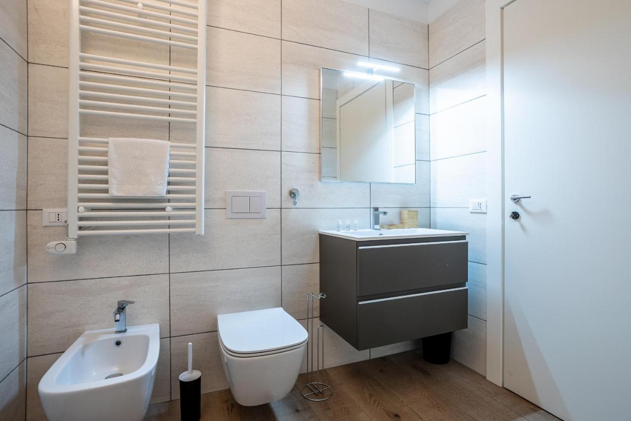 City Centre Apartment - 10 Minutes To Duomo - Free Wifi E Netflix ミラノ エクステリア 写真