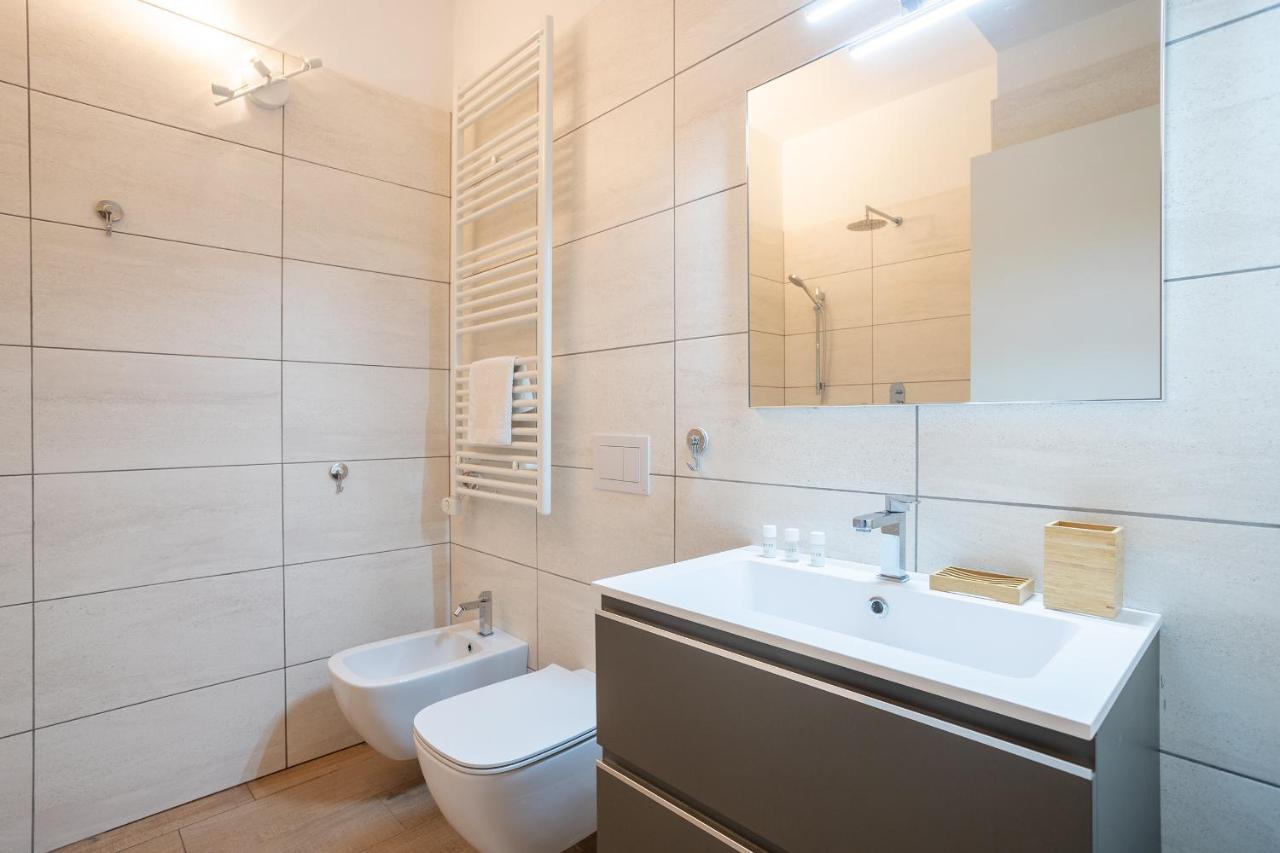City Centre Apartment - 10 Minutes To Duomo - Free Wifi E Netflix ミラノ エクステリア 写真