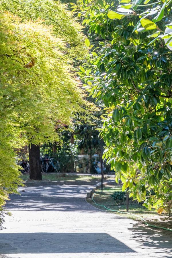 City Centre Apartment - 10 Minutes To Duomo - Free Wifi E Netflix ミラノ エクステリア 写真